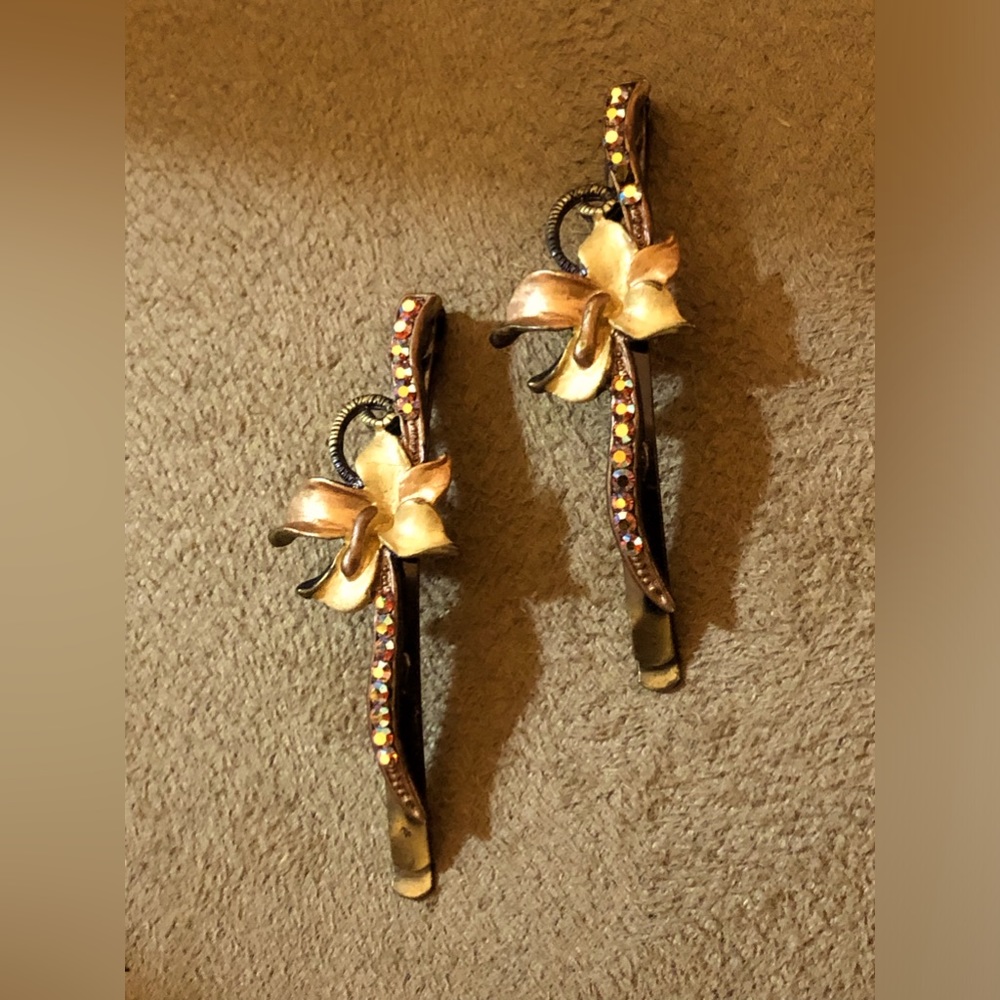 Floral hair accessories